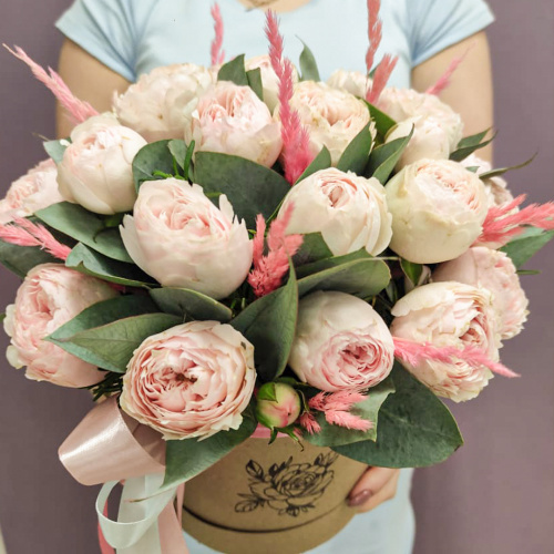 Коробка с пионовидными розами в нежных тонах "Для тебя" арт. 45004