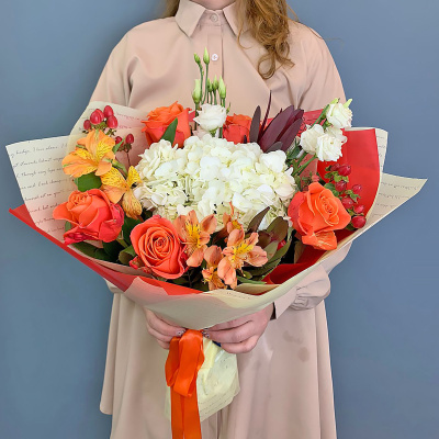 Букет с гортензией и розами оранжевый N 70983