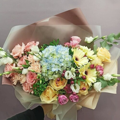 х Букет "Венеция" из кустовой и эквадорской розы, эустомы, гортензии и диантуса. 25400