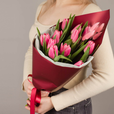 Букет 11 розовых тюльпанов с лагурусом 46462