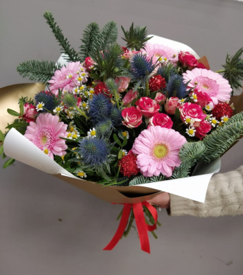 Букет "Зима в городе" из кустовой розы, нобилиса, герберы и кустовой хризантемы. N 25901