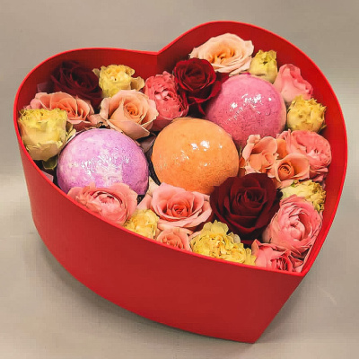 Сердце с цветами и бомбочками для ванны 45458