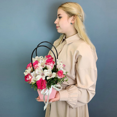 Сумочка с розовыми розами Кения и альстромерией N 66996-Р