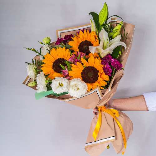 Букет с подсолнухами и лилиями арт. 52963Дв
