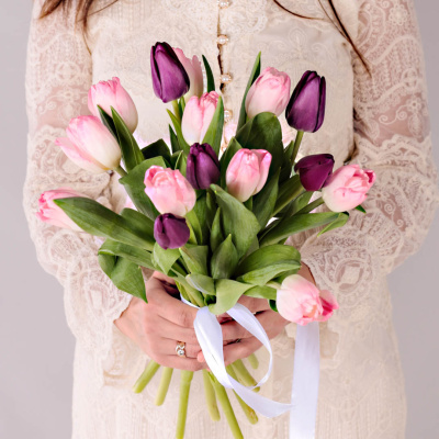 Букет из 15 тюльпанов фиолетово-розовый МИКС 28774